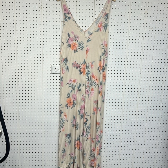 - NWT Gilly Hicks Wide Leg Floral Romper - Picture 8 of 8